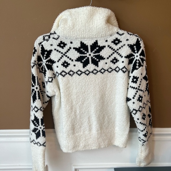 Time & Tru Cozy Black and White Patterned Snowflake Women's Sweater Size XS - Picture 3 of 5